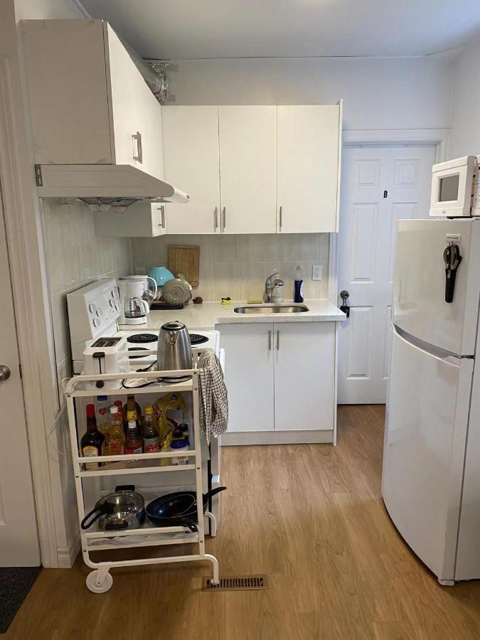 Double Room With Shared Bathroom 536B Toronto Exterior photo